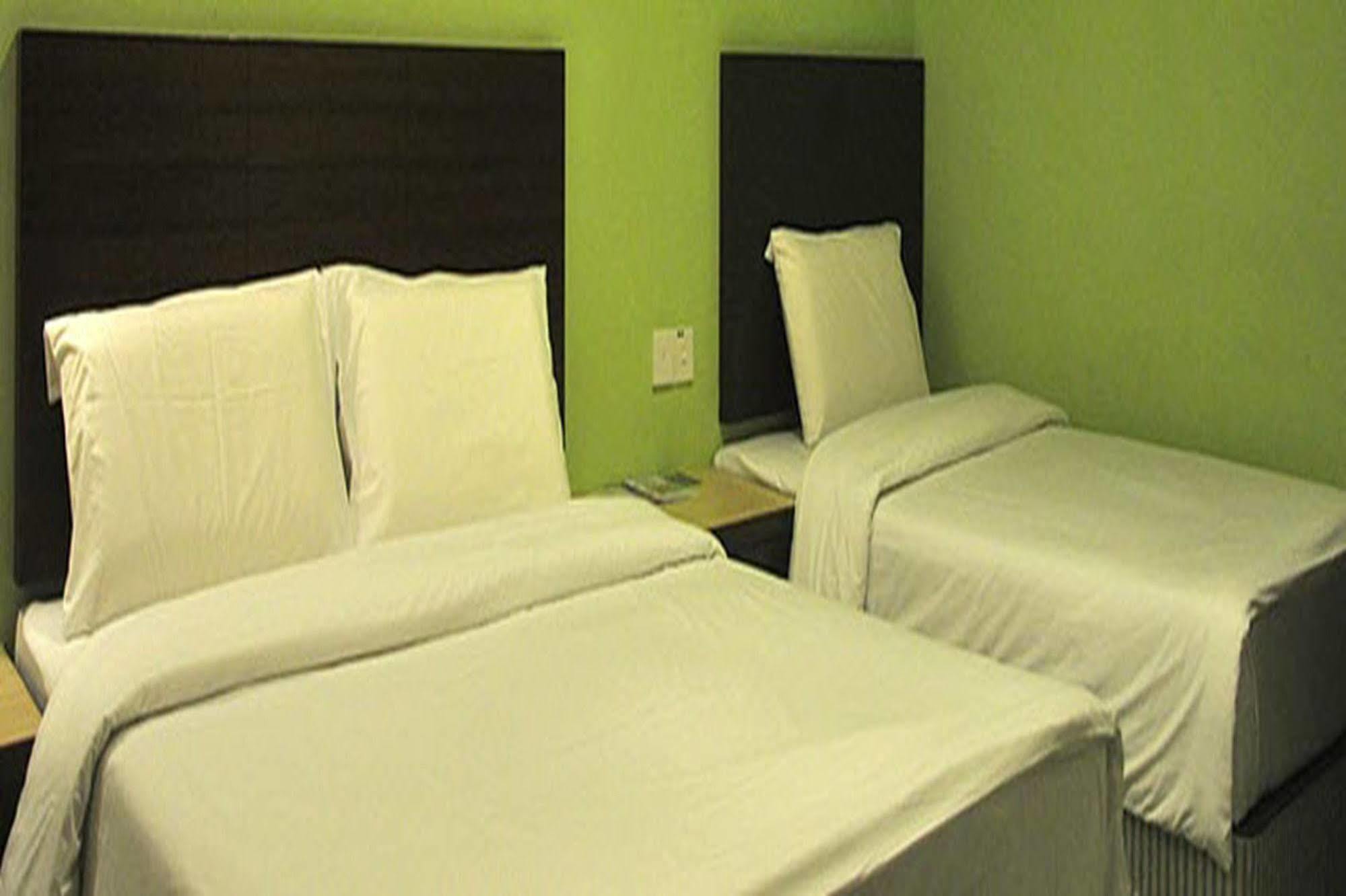 Golden Bay Hotel Malacca Bagian luar foto